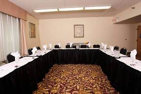 Pittsburgh Airport Inn and Suites