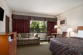 Travelodge by Wyndham Edmonton East