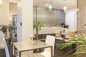 Hotel Glasgow Monceau Paris by Patrick Hayat