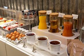 Hotel Glasgow Monceau Paris by Patrick Hayat