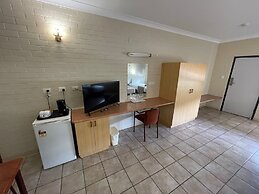 Pine Tree Motel