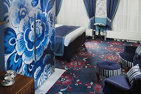 Carlton Ambassador Hotel