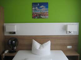 Hotel S16