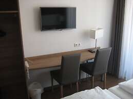 Hotel S16