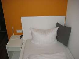 Hotel S16
