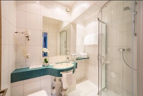 Hotel S16