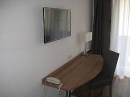 Hotel S16