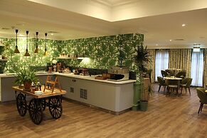 Down Hall Hotel
