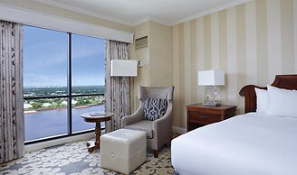 Hilton New Orleans Riverside