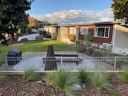 Manuka Crescent Motel