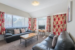 Manuka Crescent Motel