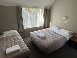 Manuka Crescent Motel