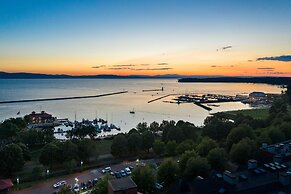 Hotel Champlain Burlington, Curio Collection by Hilton