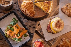 Hotel Champlain Burlington, Curio Collection by Hilton