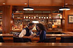 Hotel Champlain Burlington, Curio Collection by Hilton