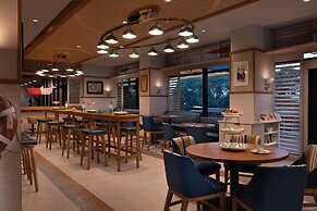 Hotel Champlain Burlington, Curio Collection by Hilton