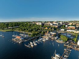 Hotel Champlain Burlington, Curio Collection by Hilton
