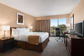 Ramada by Wyndham Belleville Harbourview Conference Centre