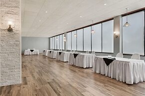 Ramada by Wyndham Belleville Harbourview Conference Centre