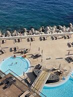 The Cliff Bay, by PortoBay