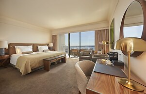 The Cliff Bay, by PortoBay