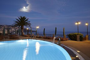 The Cliff Bay, by PortoBay
