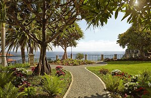 The Cliff Bay, by PortoBay