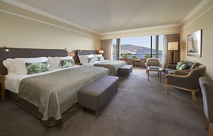 The Cliff Bay, by PortoBay