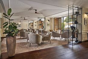 The Cliff Bay, by PortoBay
