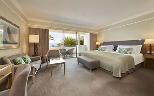 The Cliff Bay, by PortoBay