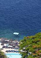 The Cliff Bay, by PortoBay