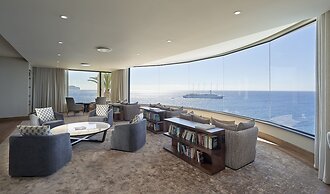 The Cliff Bay, by PortoBay