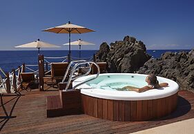 The Cliff Bay, by PortoBay