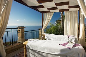 The Cliff Bay, by PortoBay