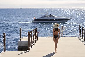 The Cliff Bay, by PortoBay
