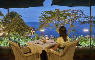 The Cliff Bay, by PortoBay