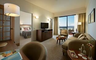 The Cliff Bay, by PortoBay