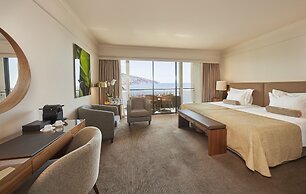 The Cliff Bay, by PortoBay