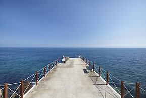 The Cliff Bay, by PortoBay