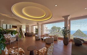 The Cliff Bay, by PortoBay