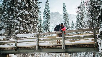 Emerald Lake Lodge
