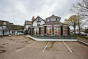 Palm Court Hotel