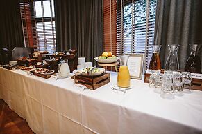Palm Court Hotel