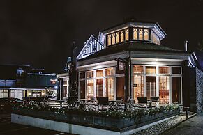 Palm Court Hotel