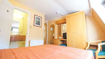 Nayland Hotel