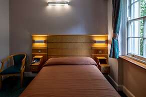 Nayland Hotel