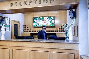 Nayland Hotel