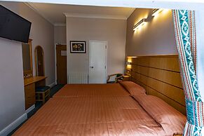 Nayland Hotel