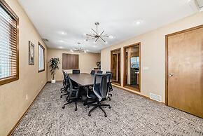 Stony Plain Inn and Suites