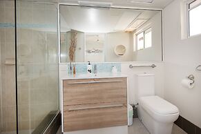 Golden Sands Beachfront Apartment Resort